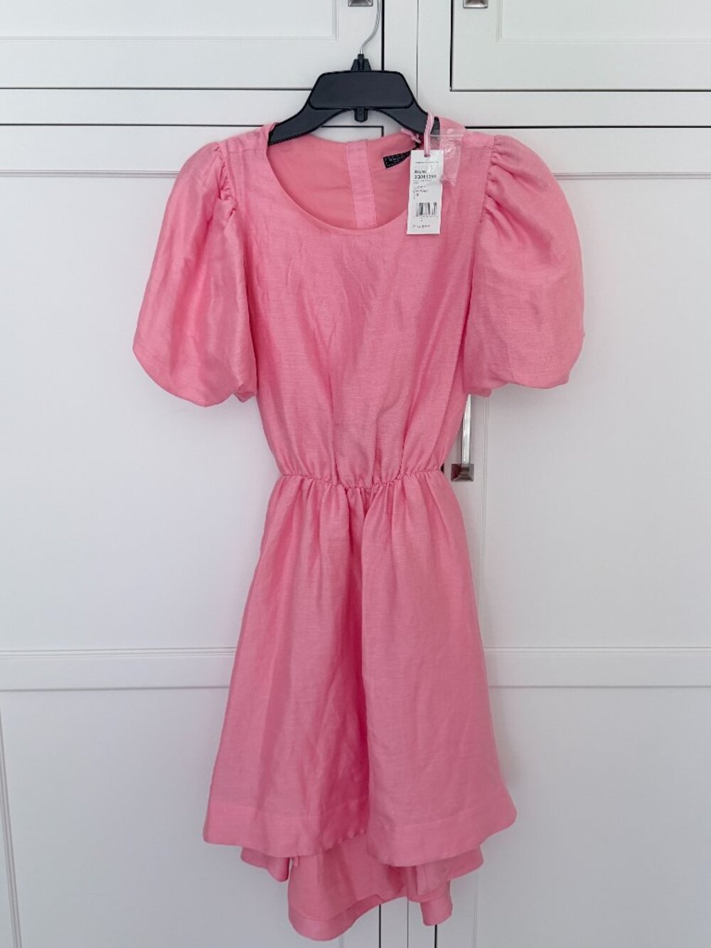 Vineyard Vines Puff Sleeve cutout dress, size 2